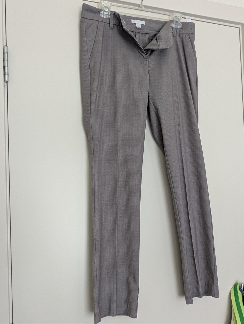 EUC New York & Co Grey Straight Leg Dress Pants Trousers Size 6